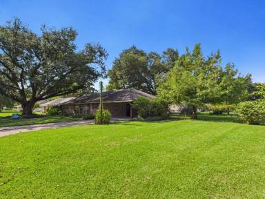 Main picture of 200 Claymore Dr