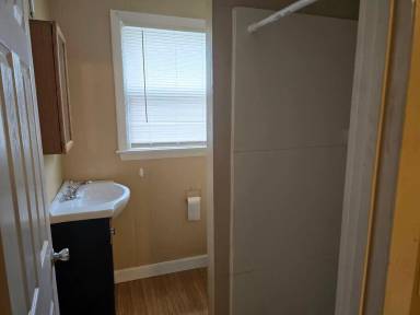 Main picture of 394 Metacom Ave