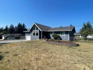 Main picture of 735 Greenoch Loop