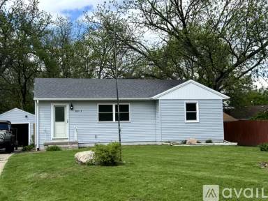 Main picture of 6813 Urbandale Ave