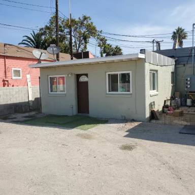 Main picture of 11083 Azahar St