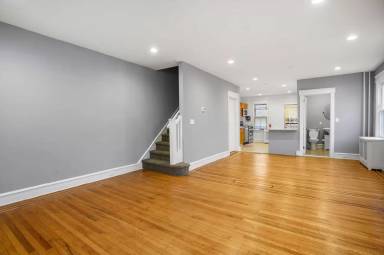 Main picture of 201 W Ashland Ave