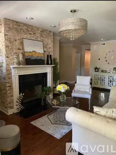 Main picture of 814 W Sunnyside Ave