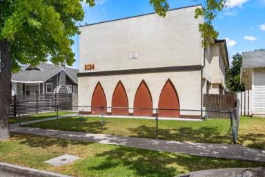 Main picture of 2124 S Sycamore Ave