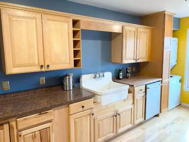 Main picture of 288 Main St