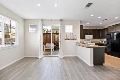 Main picture of 42 Belle Harbor Cir