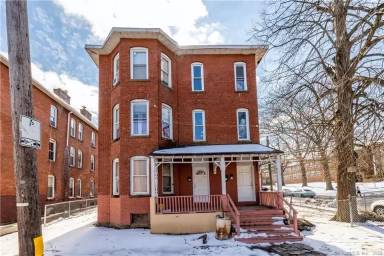Main picture of 199 Russ St