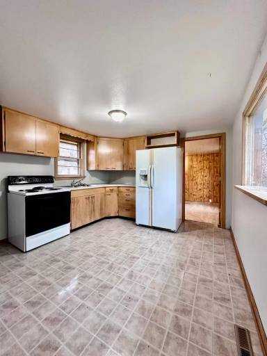 Main picture of 253 4th St SE