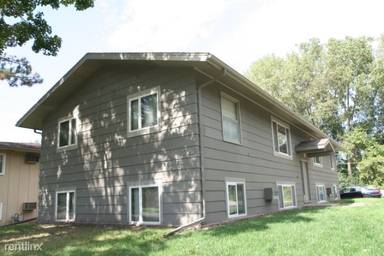 Main picture of 321 27th St NE