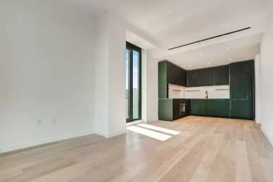 Main picture of 329 Broadway