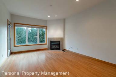 Main picture of 300 W 8th St