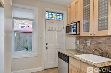 Main picture of 634 Pickford Pl NE