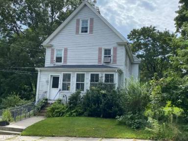 Main picture of 7 Glines Ave
