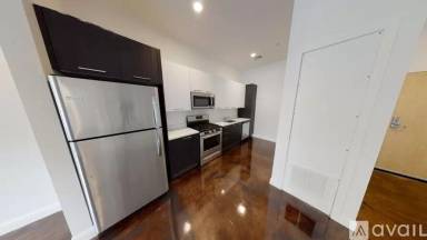Main picture of 10 Front St