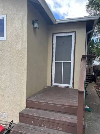 Main picture of 1585 West St