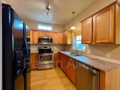 Main picture of 80 Oakwood St