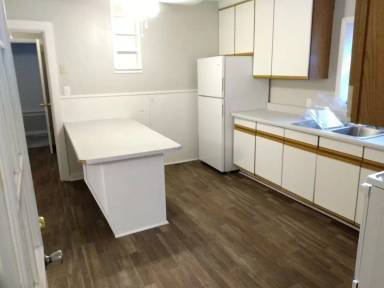 Main picture of 324 S 3rd St