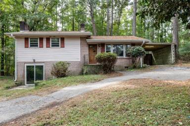 Main picture of 221 Daniel Cir