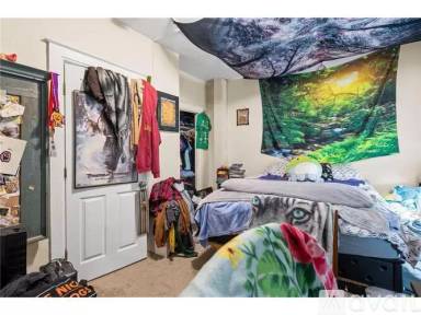 Main picture of 880 Conway St