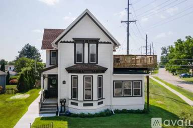 Main picture of 347 N Broadway St