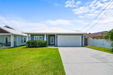 Main picture of 21311 Hilltop Ave