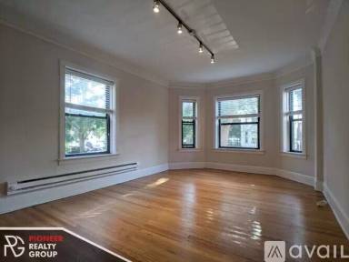 Main picture of 2327 N Rockwell St