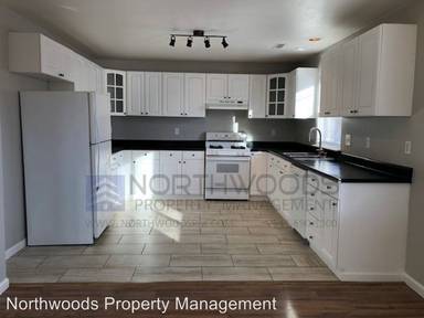 Main picture of 704 S Peach St