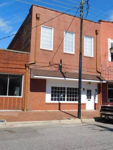 Main picture of 217 E Walnut St