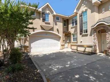 Main picture of 550 Kingscote Ct