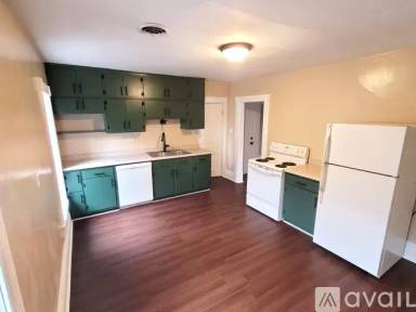 Main picture of 819 Glenlyon Ln