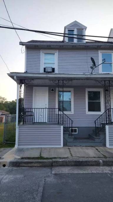 Main picture of 18 Main St