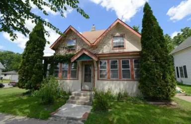 Main picture of 921 20th Ave NE