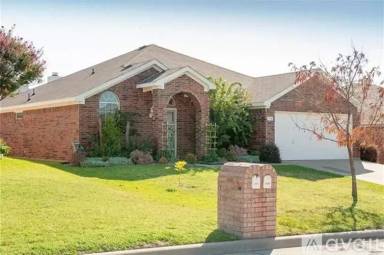 Main picture of 1716 Country Crest Ln