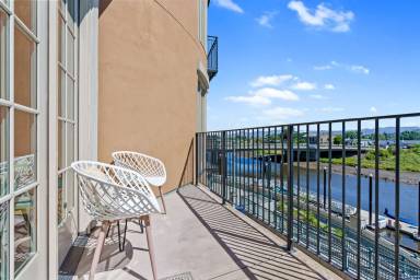 Main picture of 588 Main St