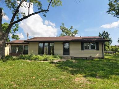 Main picture of 325 W Hickam Dr