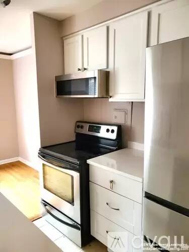 Main picture of 3825 N Pine Grove Ave