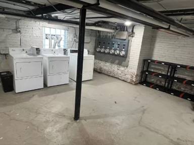 Main picture of 4959 N Troy St