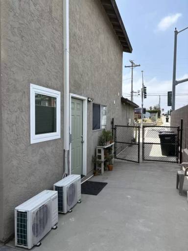 Main picture of 2415 E 20th St