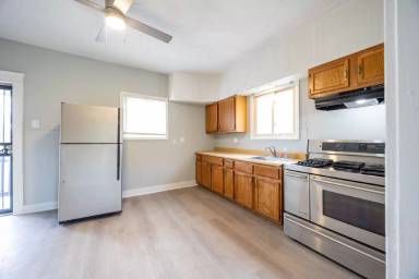 Main picture of 2362 E 76th St