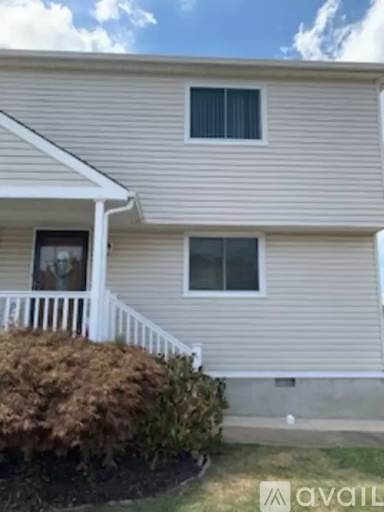 Main picture of 600 N Victoria Ave