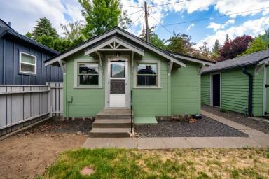 Main picture of 501 NW Newport Ave