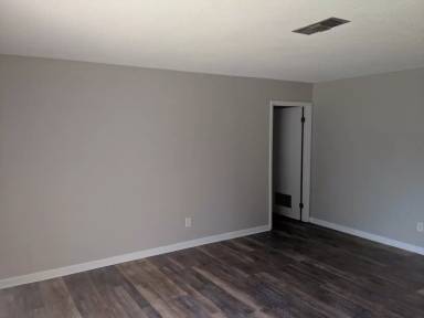 Main picture of 213 S Oak Ave