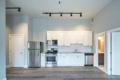 Main picture of 635 W Girard Ave