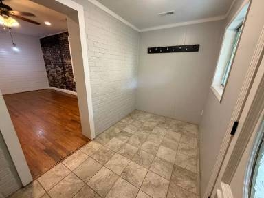 Main picture of 10 Elmwood St NE