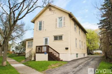Main picture of 26 Mineola St