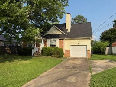 Main picture of 2011 Windroe Dr