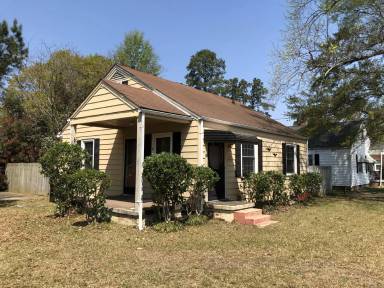 Main picture of 615 S Andrews Ave