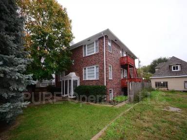 Main picture of 220 N 32nd Ave