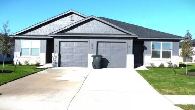Main picture of 903 Cherry Laurel Ln