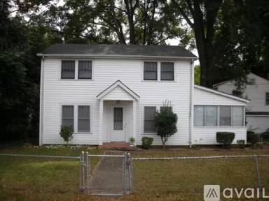 Main picture of 4832 N Tryon St